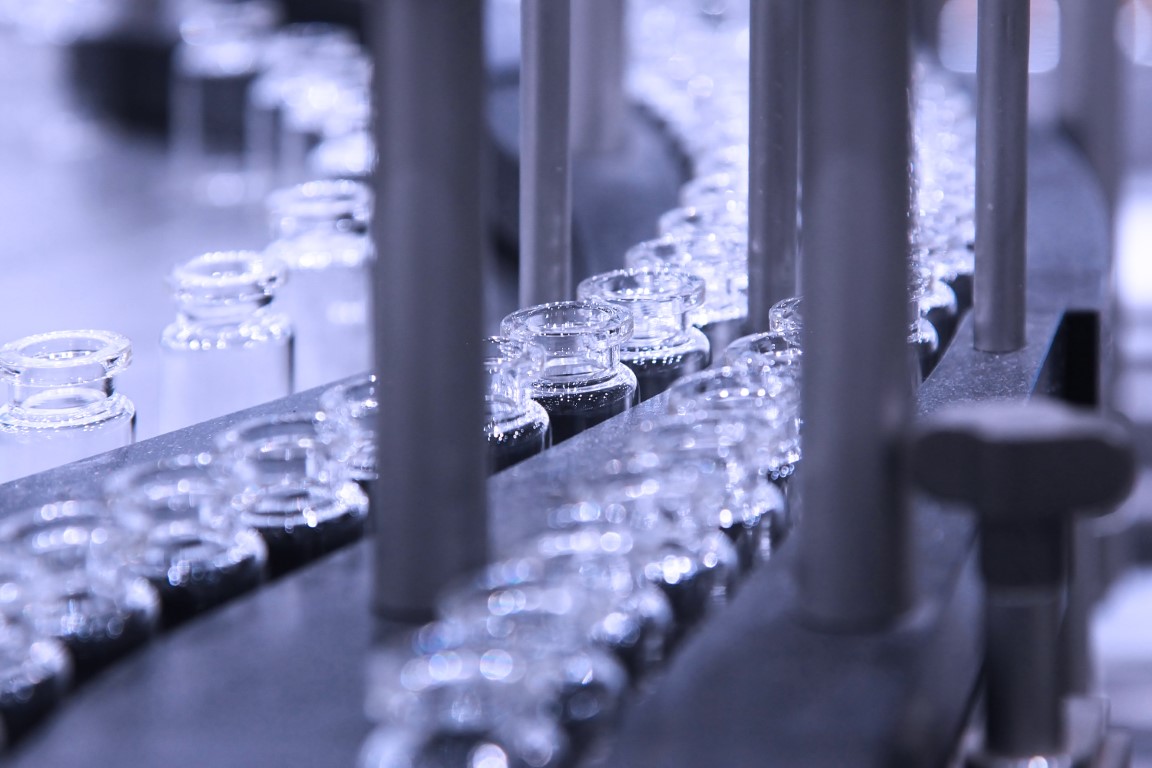 Pharmaceutical,Industry.,Line,Machine,Conveyer,For,Packaging,Glass,Bottles,Ampoules