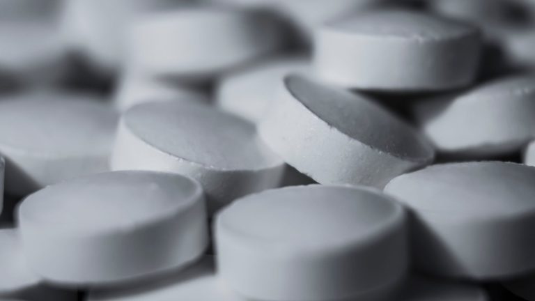 Lee más sobre el artículo Estudio de liberación controlada de una nueva hidroxipropilcelulosa de alto peso molecular e hipromelosa mediante granulación por fusión.