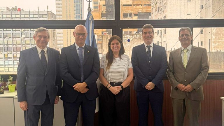 Lee más sobre el artículo Reunión institucional con la Ing. Química Lorena Terrizzano y miembros de la Comisión Directiva de SAFYBI