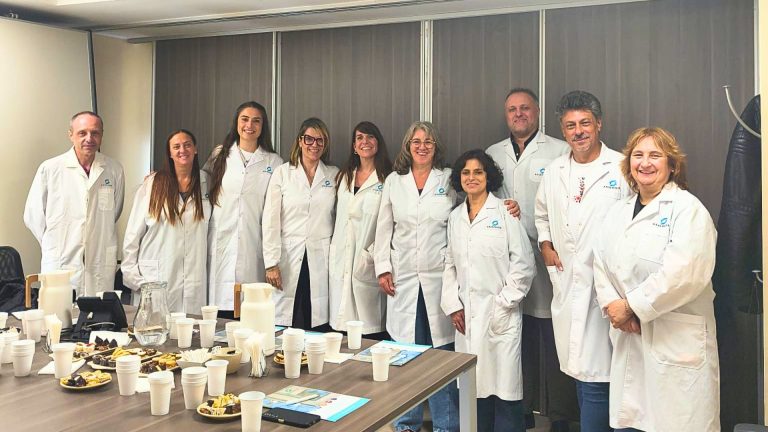 Lee más sobre el artículo Prácticas profesionales de la Especialización en Farmacia Industrial con Orientación Productos Médicos
